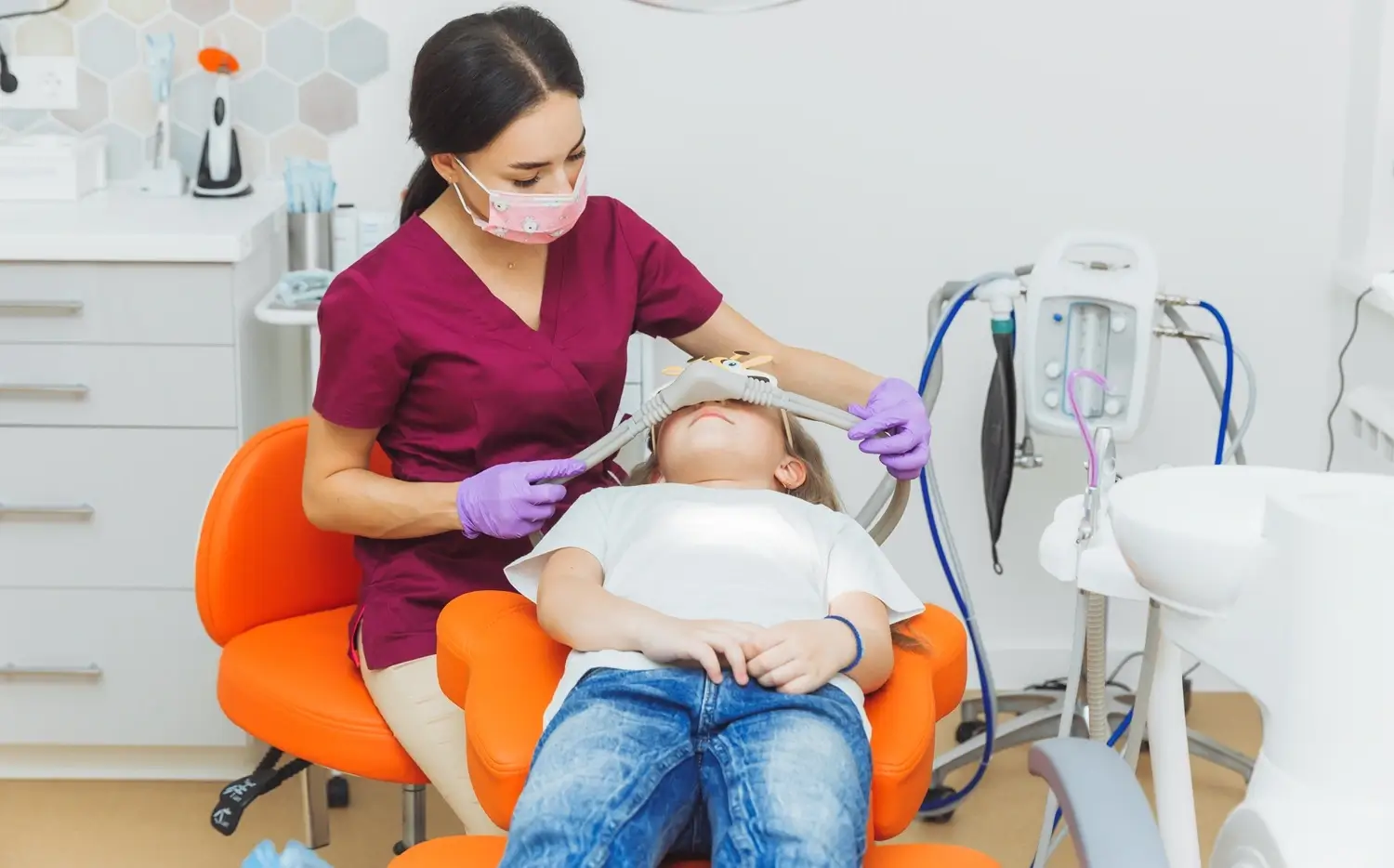 Sedacja – czyli jak oswoić się z dentystą